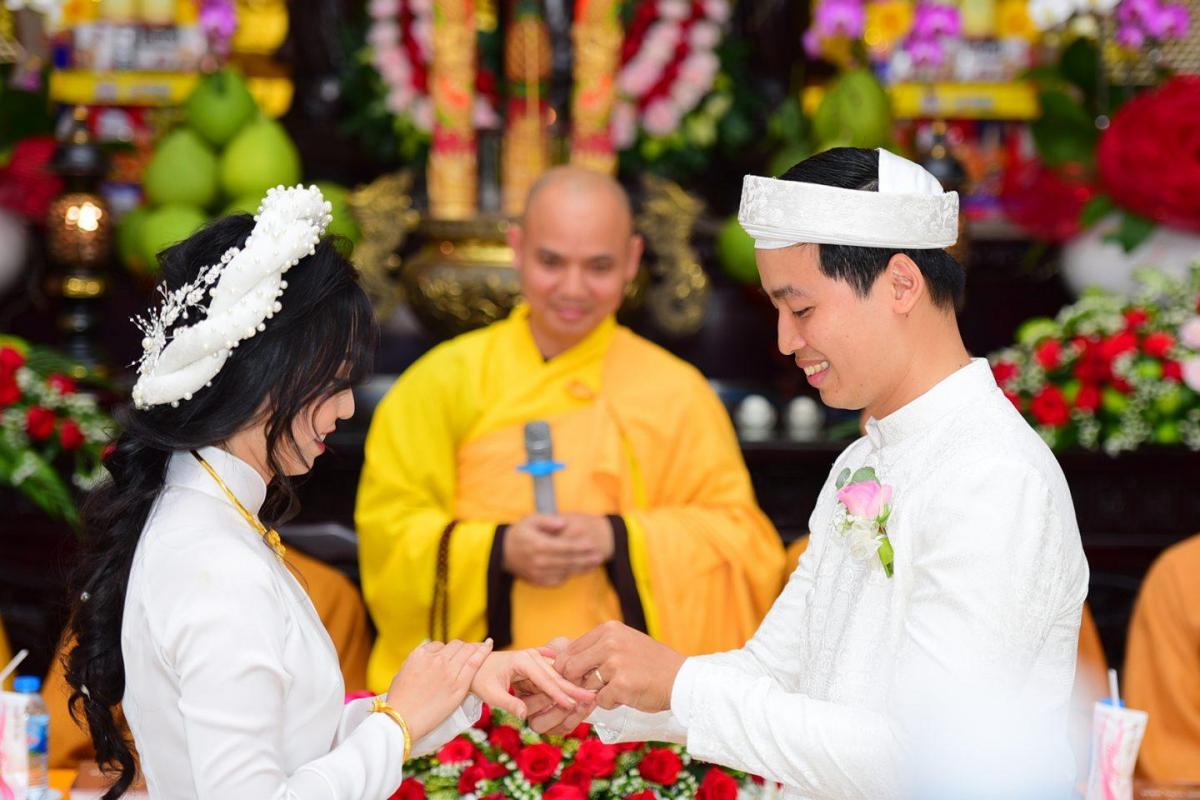 Các cặp đôi trẻ đang ngày càng chú trọng hơn về ý nghĩa của buổi lễ Hằng Thuận