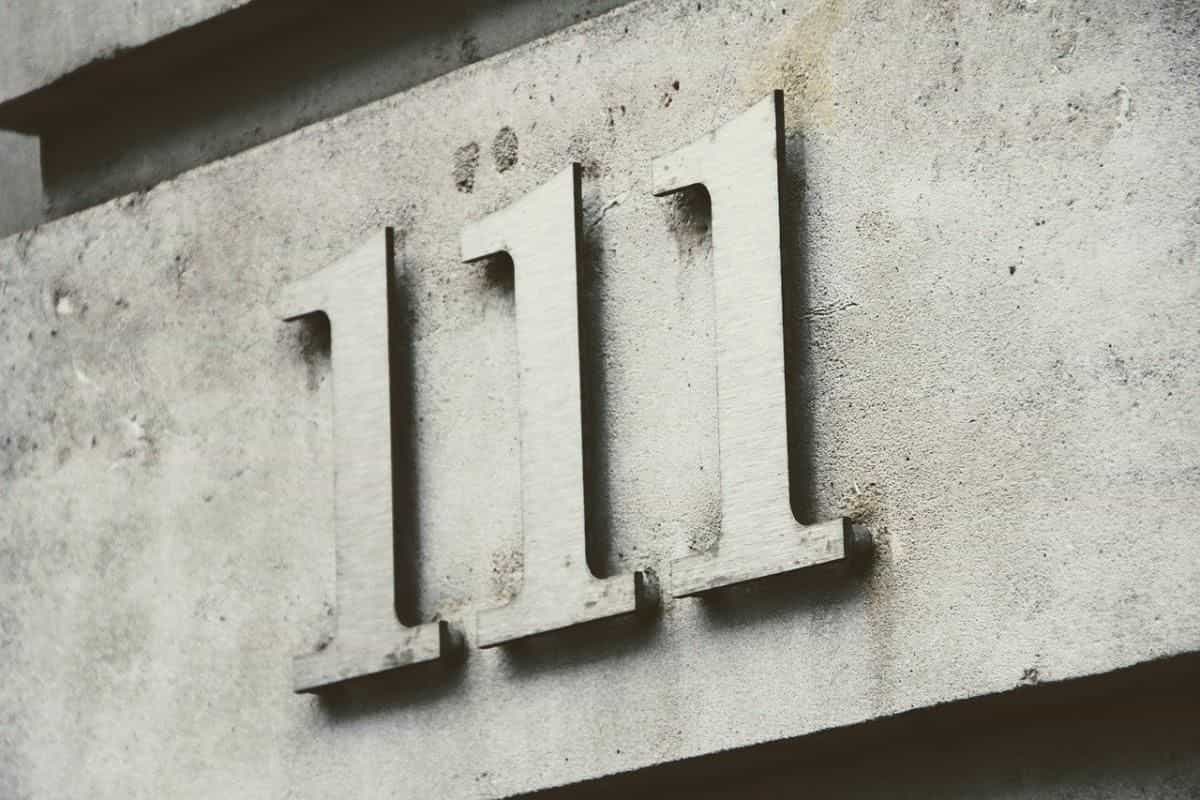 Số ba số 111 tượng trưng cho ý chí tiến thủ mạnh mẽ, luôn dẫn đầu