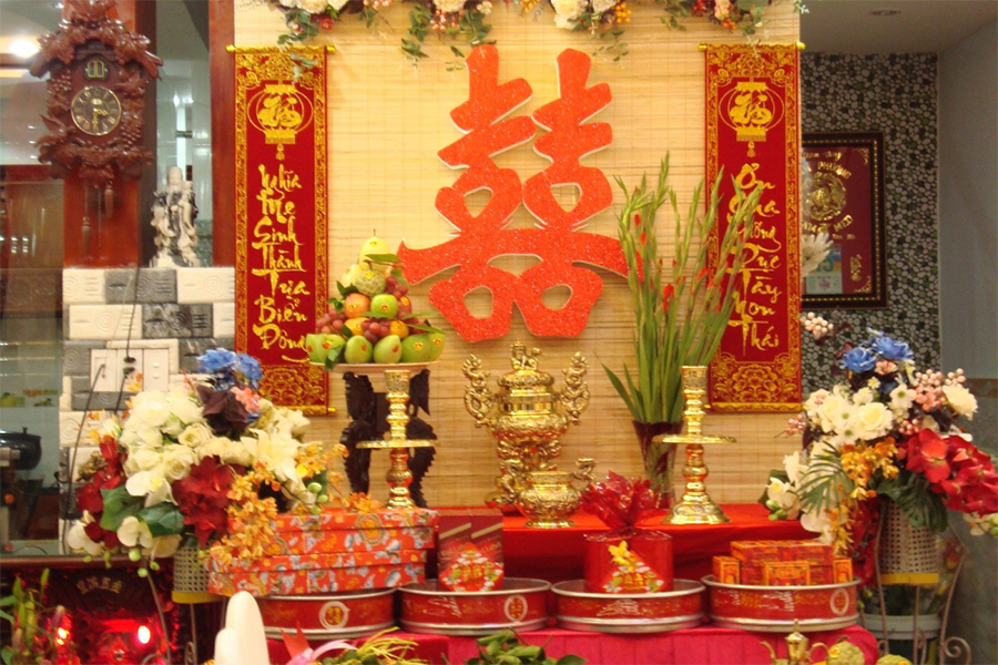 Cách cắm hoa bàn thờ đơn giản, chuẩn phong thủy dành cho gia đình Việt