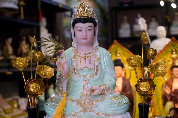 Bạn đã biết hướng đặt bàn thờ Phật Bà Quan Âm tốt nhất trong nhà chưa?