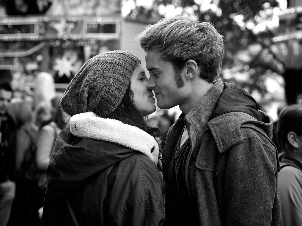 Mơ hôn nhau có ý nghĩa gì?