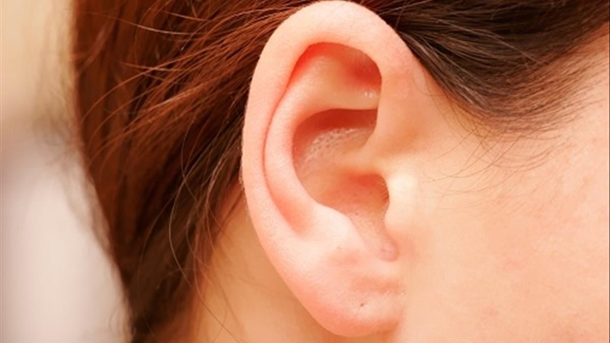 Phụ nữ có vành tai nhọn thường yêu điên cuồng
